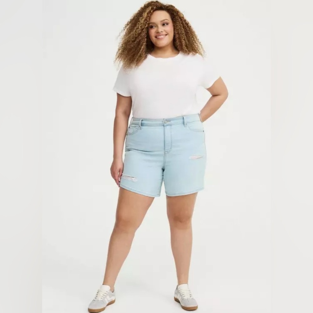 Torrid NWOT 7” Perfect High-Rise Denim Short